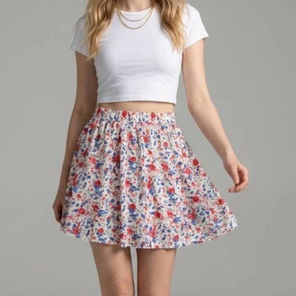 Forever 21 Floral Mini‎ Skirt White Red Blue Rose Elastic Waist Pockets Size M